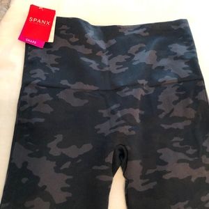 Spanx Camo Leggings Size Large